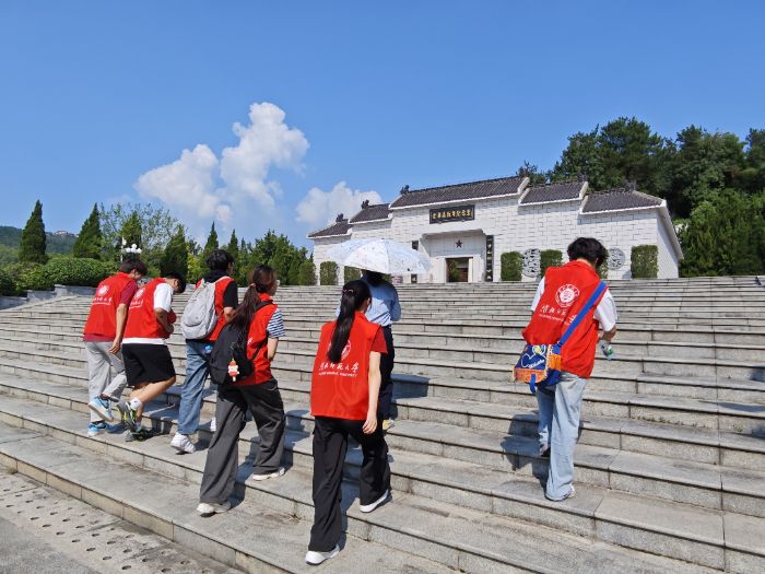 追寻红色足迹，感悟绿色蝶变