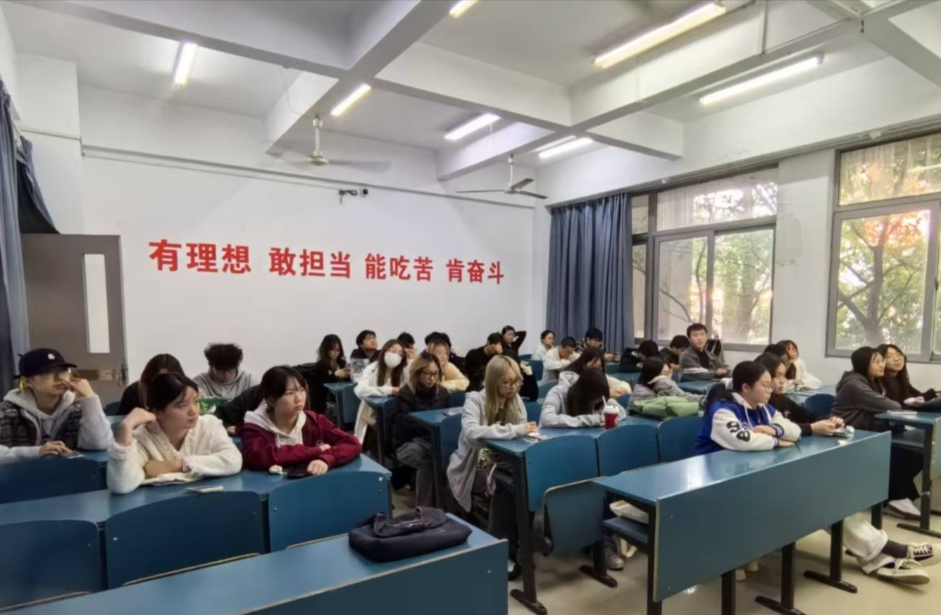 厚植家国情怀 青春告白祖国——物流241团支部创新开展四阶段家国情怀主题教育活动