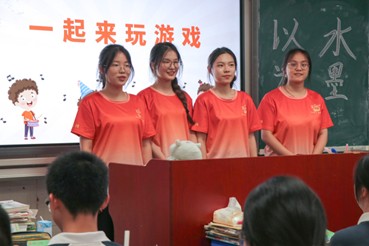 趣味与文化相撞！大学生志愿者为湘乡高三学子送上解压 “趣课堂”