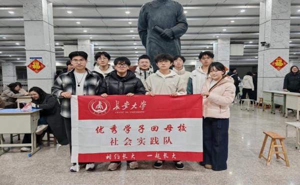 情系母校传薪火 摊位宣讲暖人心