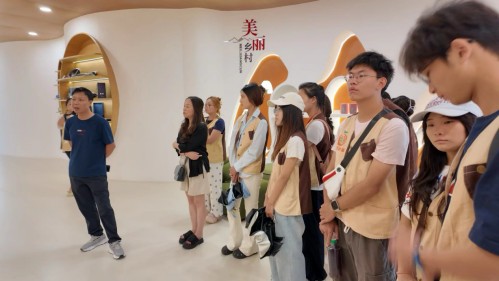 橙香飘逸处，青春助农时----武汉东湖学院师生探秘秭归柑橘文化