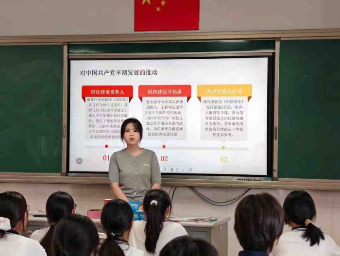 历史师范生返校宣讲“常州三杰”——红色精神浸润青春课堂