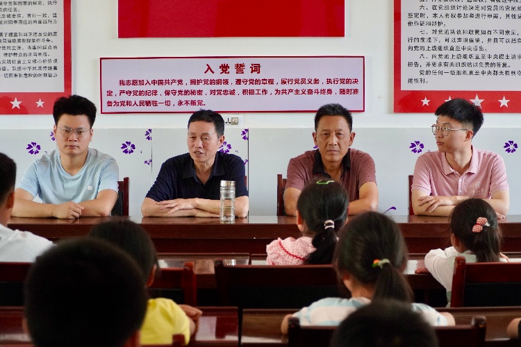 实践进行时|心手相连·关爱相伴：长安大学实践队赴陕西商南店坊河村开展图