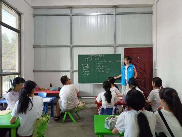 河南师范大学生命科学学院 “薪火传新声，青心铸国魂”暑期 社会实践活动—党员青年普法宣教进社区