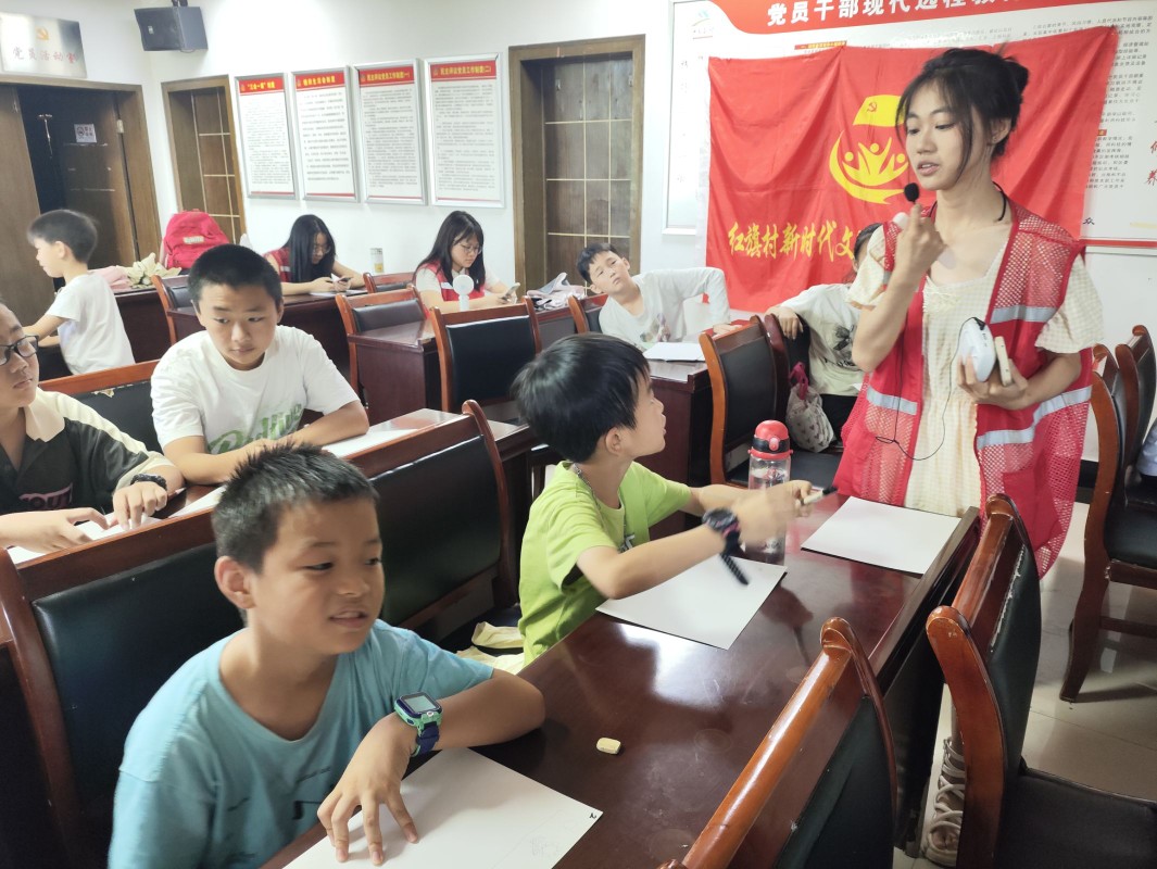 简笔勾勒童梦世界，妙笔绘就创意华章
