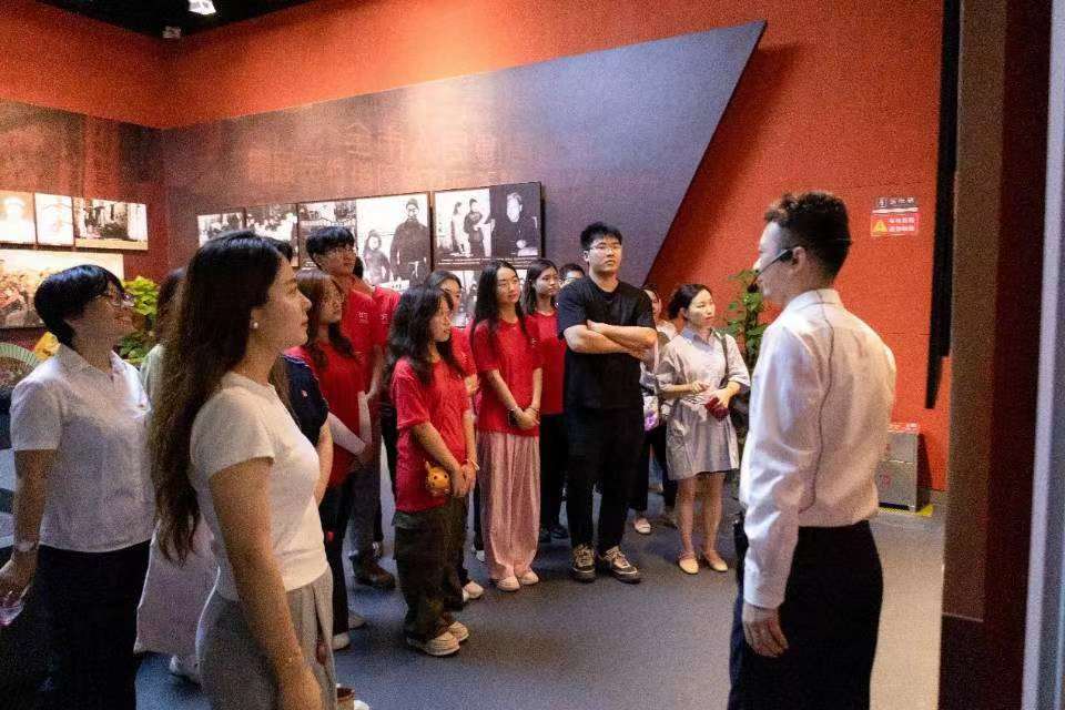 三下乡|“种果青年”中国精神宣讲暑期社会实践团赴中国共产党长沙历史馆参观学习