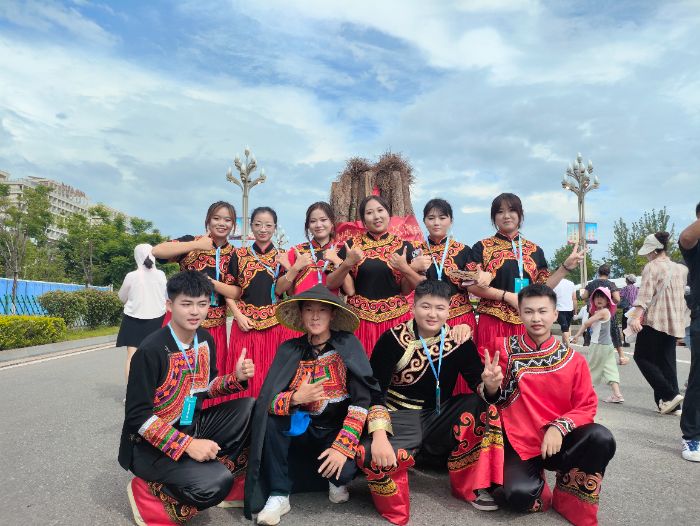 点亮青春，传承彝族文化 ——“彝路火舞” 实践队火把节志愿服务活动