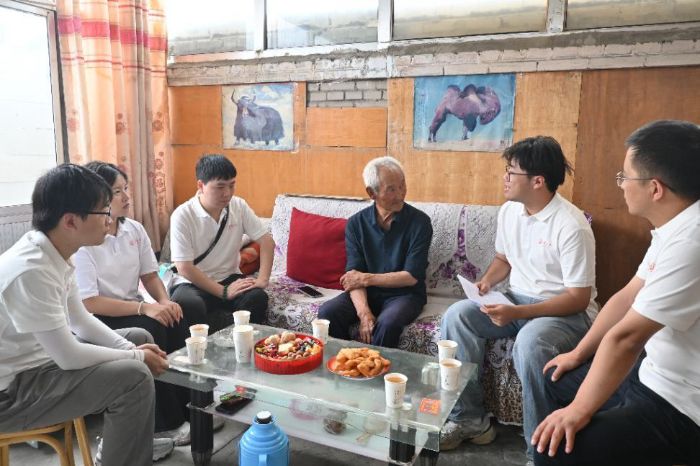 长安大学：格尔木七旬老党员与长大学子共忆“两路”岁月，共话“两路”精神