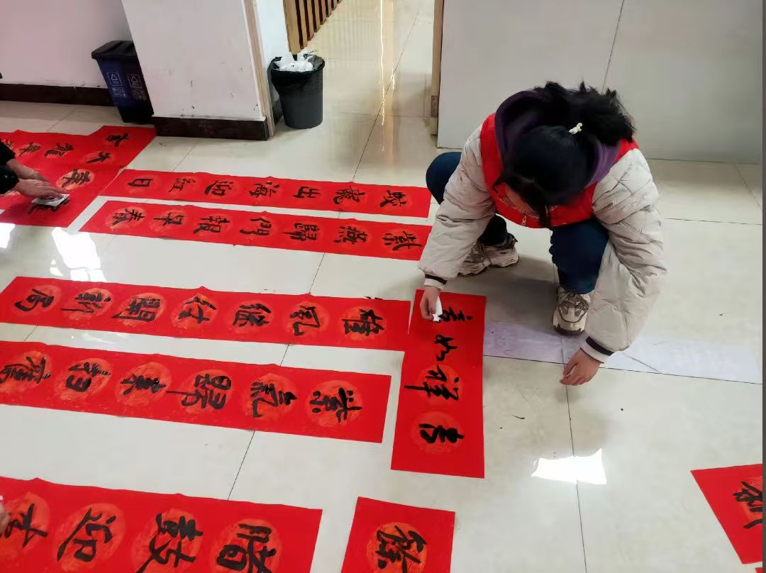 墨香四溢，情暖社区——星园社区志愿者写春联活动圆满举办