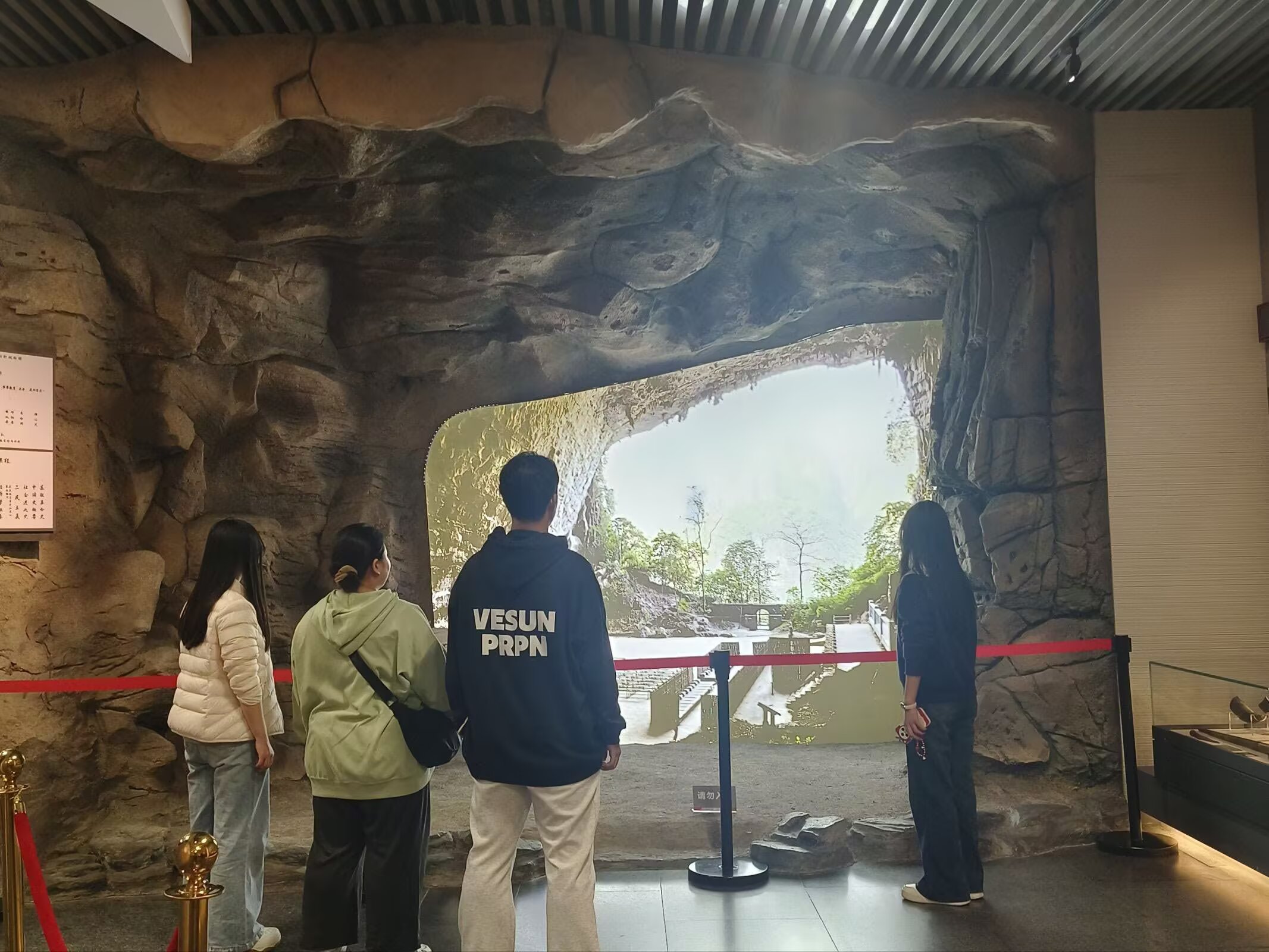 探寻红色印记 感悟创新传承