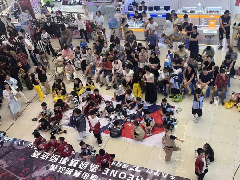 传统武术邂逅街舞 青春舞台演绎文化创新