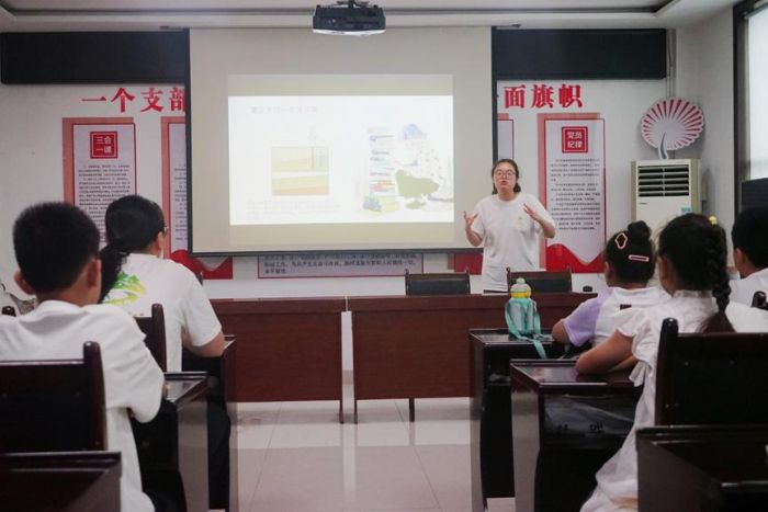 科普添趣味 作业暖童心——河图之“Mg”实践团黄家铺社区微生态赋能行动