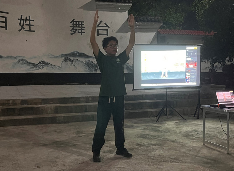 “芙蓉学子 乡村振兴”：八段锦进乡村，“芬享”健康新风尚