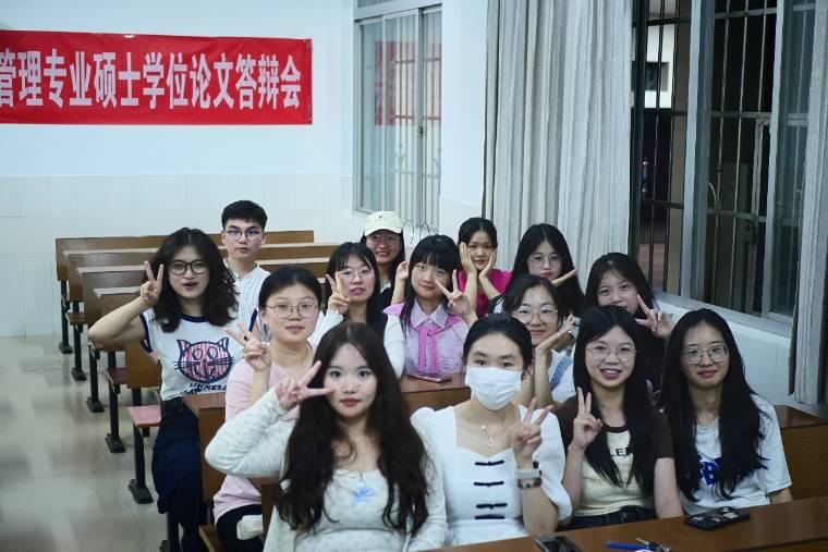 马克思主义学院辩论队顺利完成换届仪式