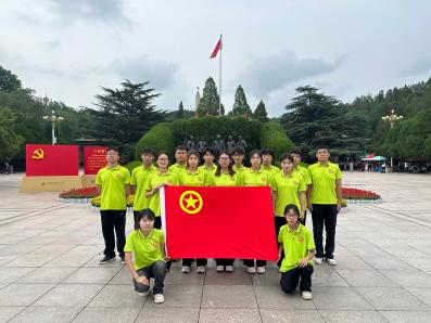 西柏坡上忆峥嵘，革命精神永传承