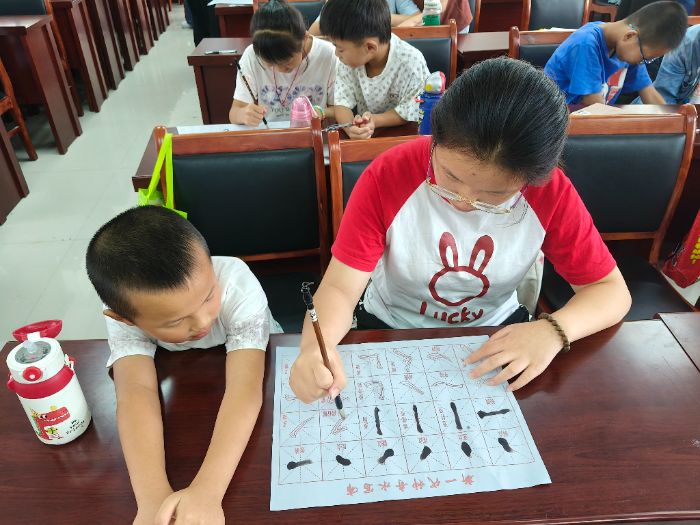 同心聚力·爱暖同大——笔墨间承文化,互动中长才干
