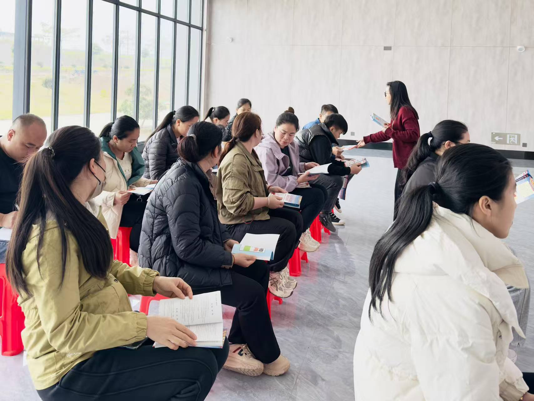 湘潭大学学子返乡：携手司法局送法入企护航发展