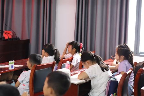  南京师范大学金陵女子学院/社会学院/会计学院“萤火之光”团队：用真情点