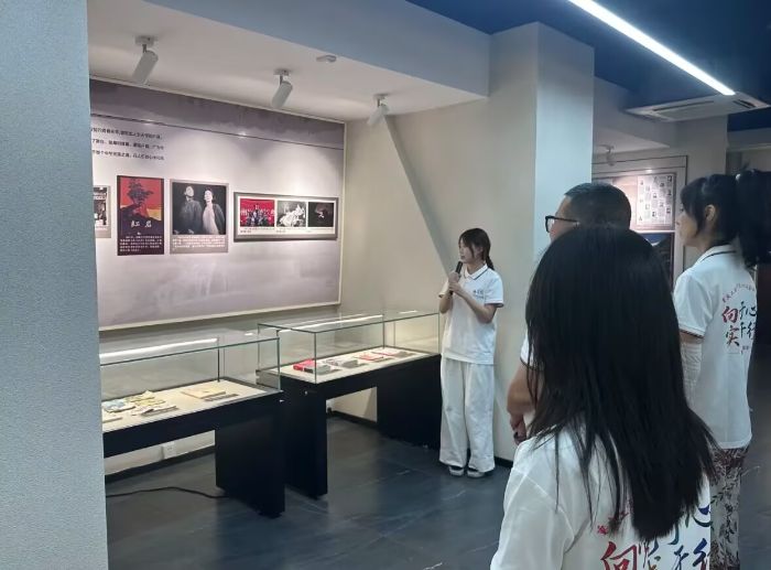 重庆工商职业学院实践团队走进万州西山公园 感悟江姐精神 淬炼青春信仰