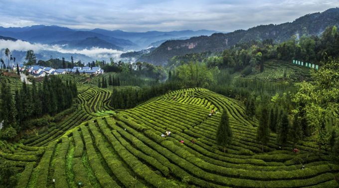 在马边的烟火巷陌中读懂民族团结与时代征程