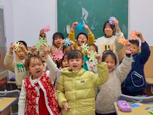 【寒假社会实践】曲阜师范大学翻译学院“译传华韵，岁华承锦”实践队：红纸裁春映梨园，稚手传承福满堂