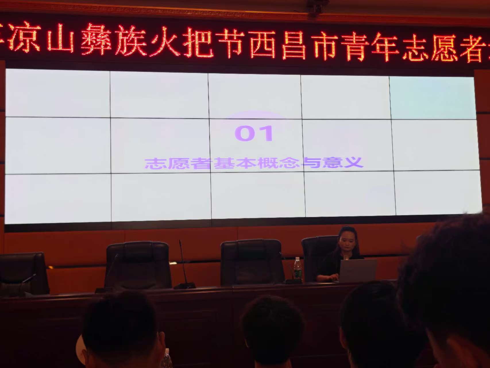 毕摩古调吟诵祈福真言，彝寨新火照亮盛世华章