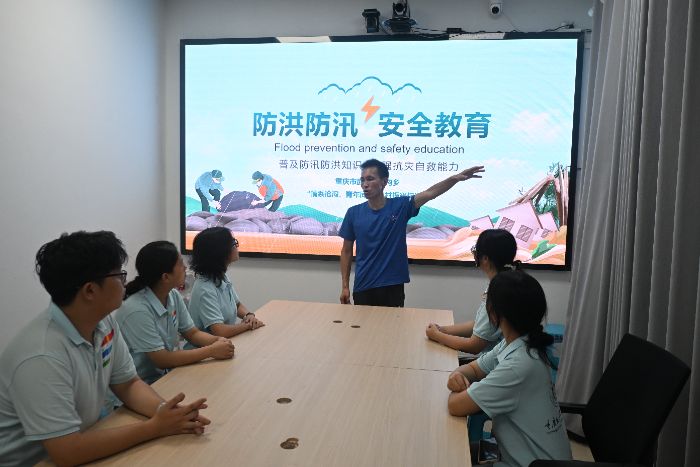重外院学子三下乡|防患未然夯基础，临危不乱护民生
