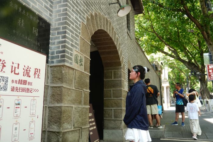 我院星火传递队重走重庆红色足迹学精神