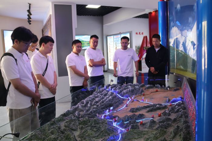 长安大学：探公路文化展馆 砺“两路”青春担当