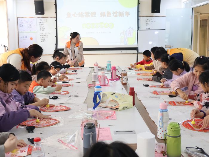 山大唐社“兴趣漂流，童爱不候”志愿服务队赴东关街道社工站开展“小候鸟冬令营”社会实践