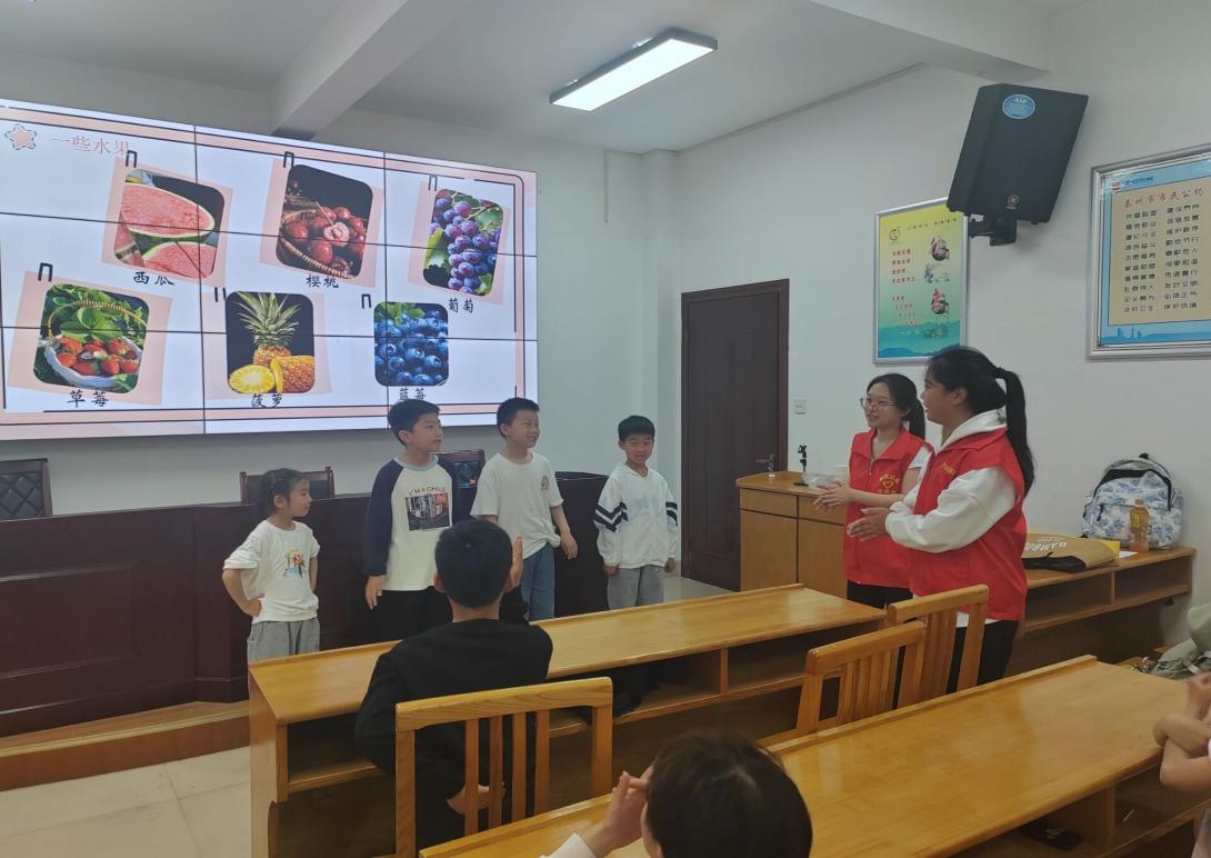 点燃社区教育的火花：红心研墨志愿教学服务团队暑假社会实践第一期活动取得圆满成功