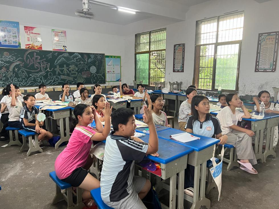 播撒心灵阳光，启迪成长梦想 　　——向阳花望曦队于三角塘中心小学开展暑期支教活动