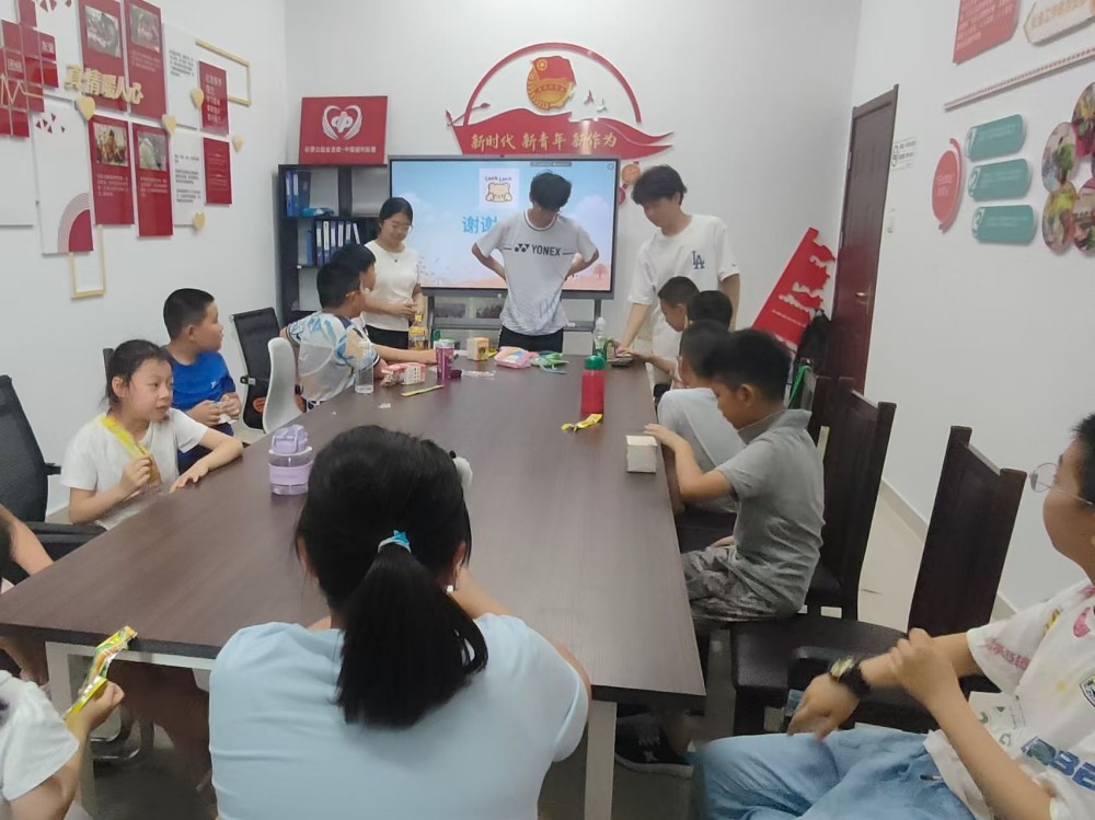 墨香盈暑夏，志愿微光暖照盐城童梦长天