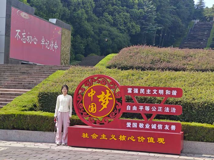 缅怀先烈忆初心，赓续精神向未来