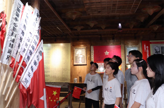 景德镇陶瓷大学“瓷心·乡迹”暑期社会实践队赴前程村开展暑期社会实践