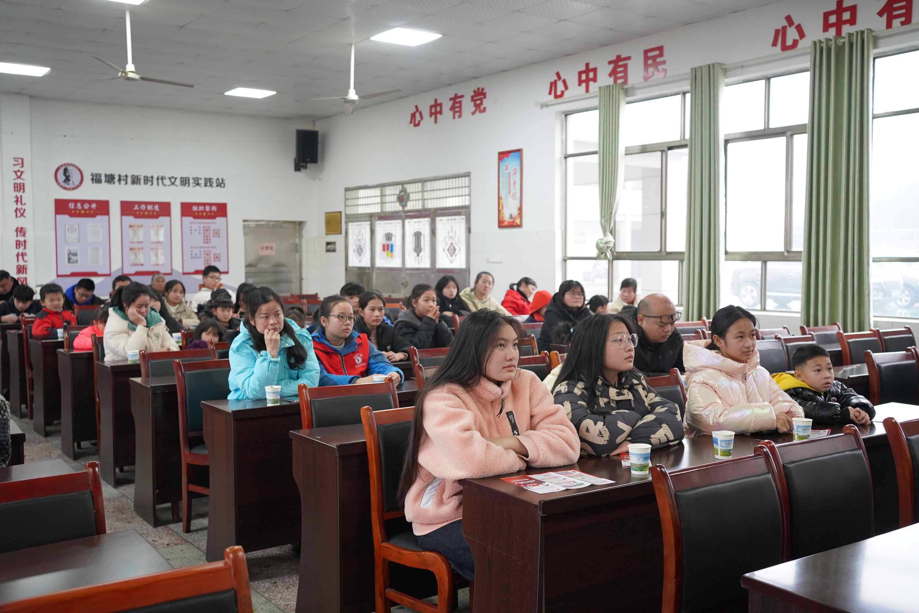 法护花蕾不停步 青春普法暖三村