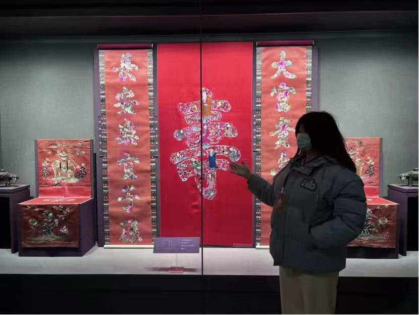走进山博鲁绣文化展