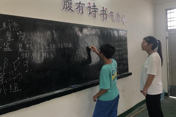 暑期社会实践：武昌理工学院“青春筑梦”通城志愿服务队开展趣味实验科普教育课程