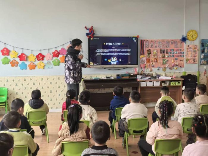 “星光添翼”科普启蒙队进社区 ——航天梦想种子播撒童心