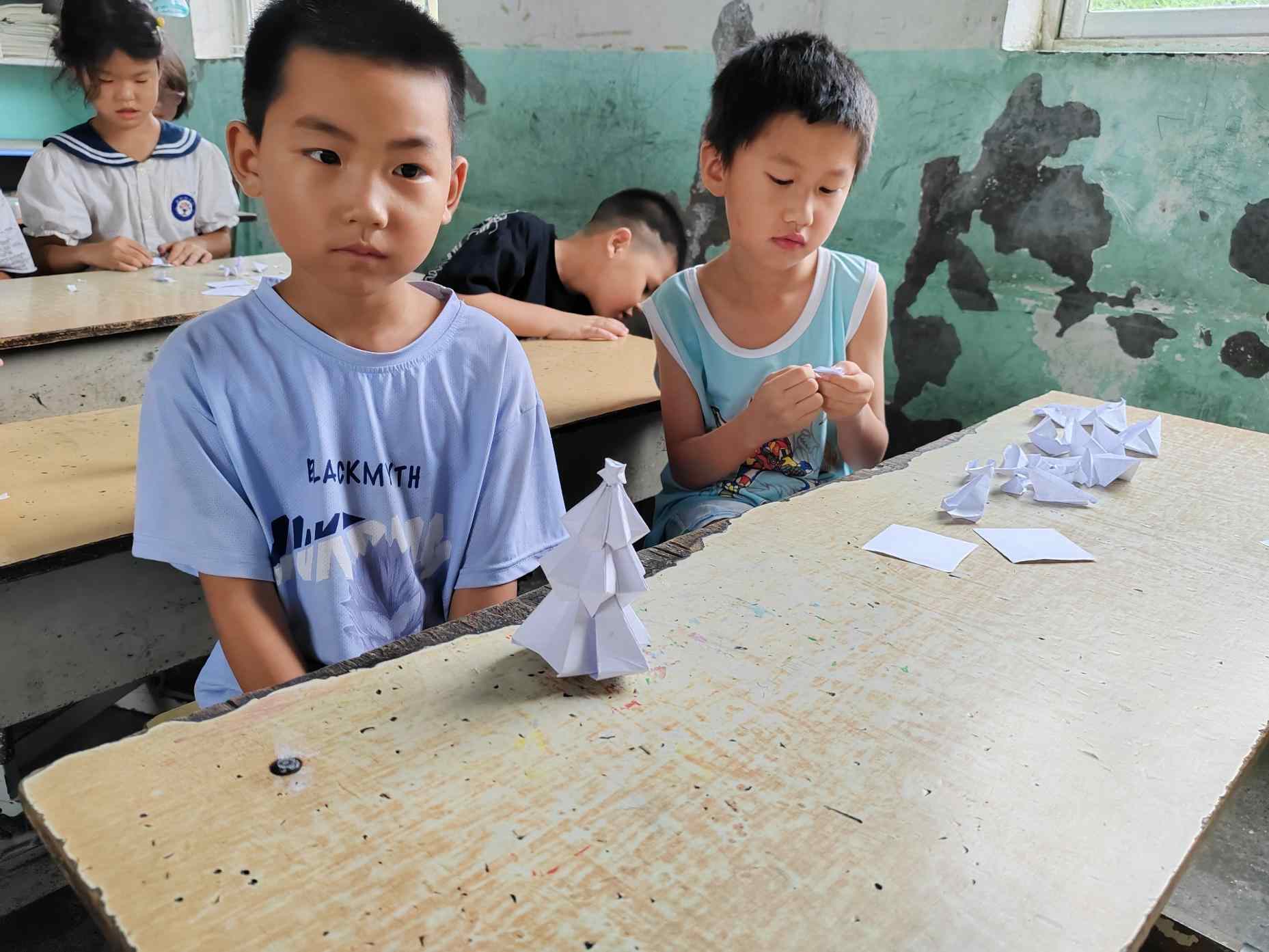 指尖与心灵的相遇：山海豫苗支教队点亮童心的课堂