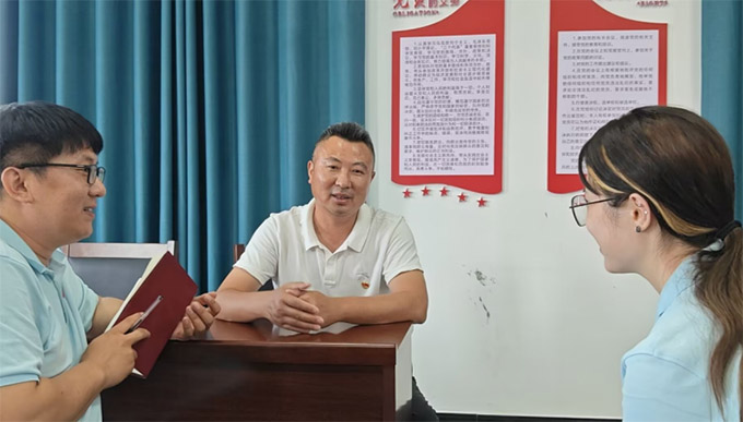 重庆大学生对话永川退伍老兵感悟红岩精神