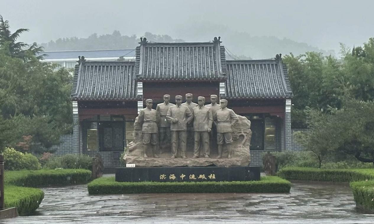 名垂千史，绩载春秋