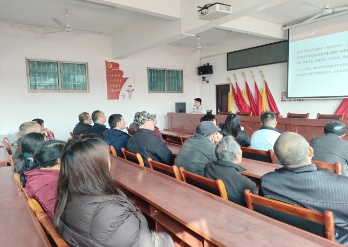 红石榴宣讲润乡土，民族团结情更浓