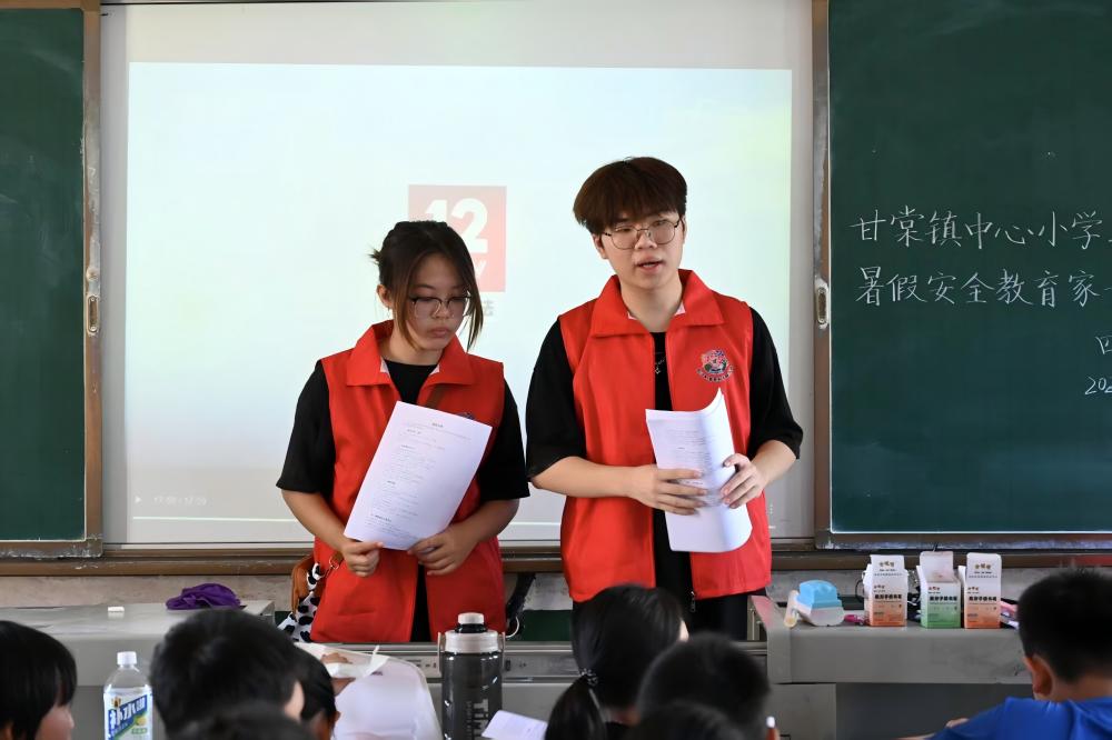 中南林科大前沿AI智慧科普服务团走进甘棠小学！用关爱守护儿童心灵成长