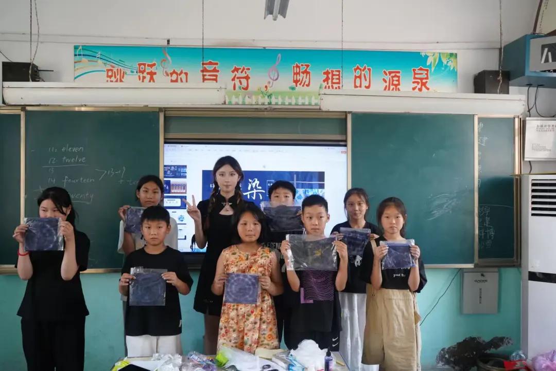 播撒温暖种子，同绘成长蓝图