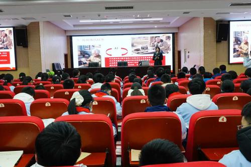 长安大学学生团队再赴汉滨初中 用AI科技让红色基因在青春校园扎根