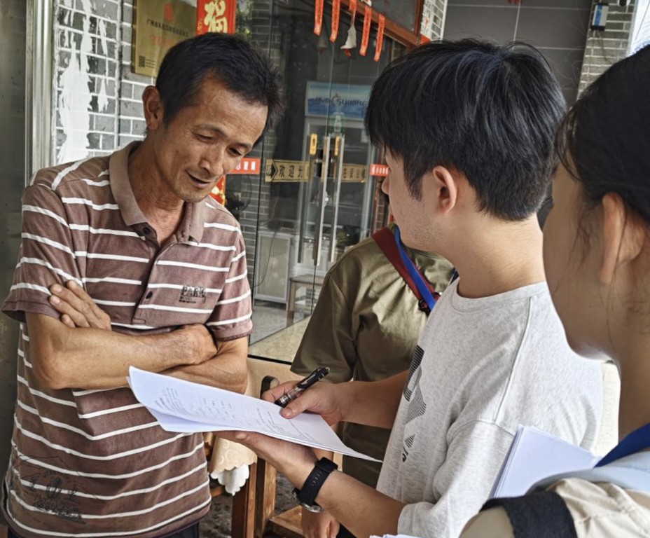 广州华南商贸职业学院志愿者健康服务送乡村，青春实践暖人心