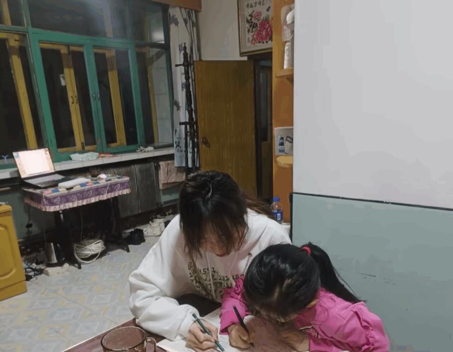 淮北师范大学学子返家乡 调研留守儿童状况 用青春守护成长