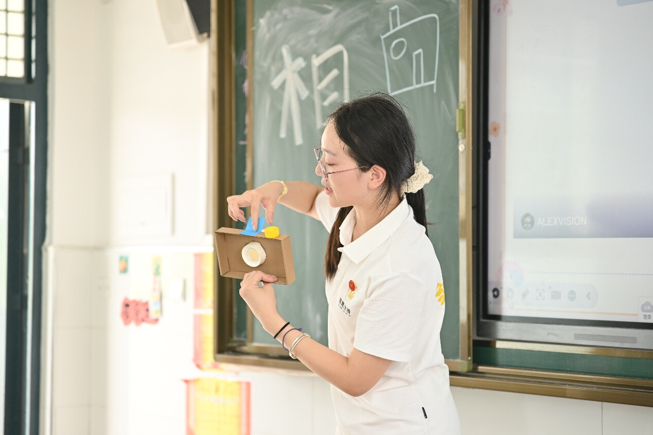 指尖造趣，合力闯关——看“雏鹰”小队的活力一天！