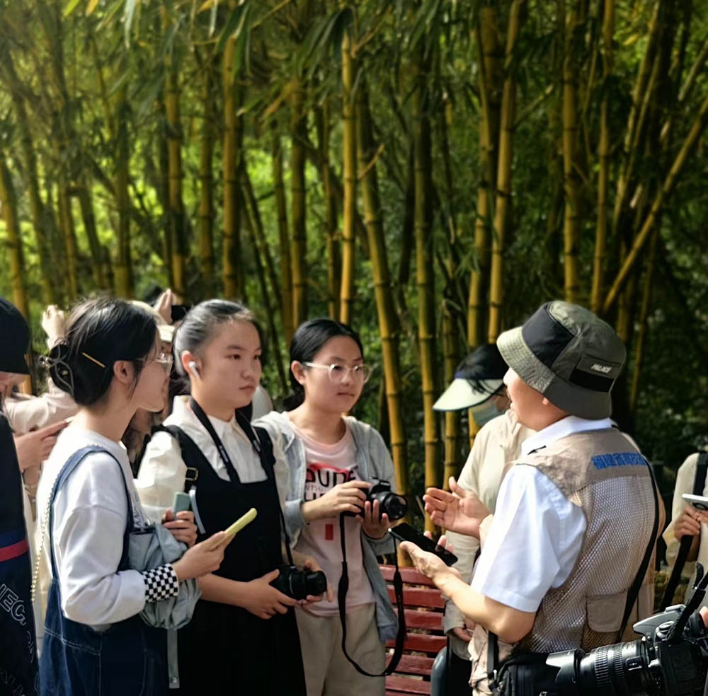 万汇此时皆得意，春风竞芬芳